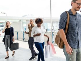 comment la météo influence le comportement des consommateurs, illustré par une étude de cas avec Defacto, analysée par 2MAG Agency, pour comprendre l’impact des variations climatiques sur les ventes et les stratégies marketing.