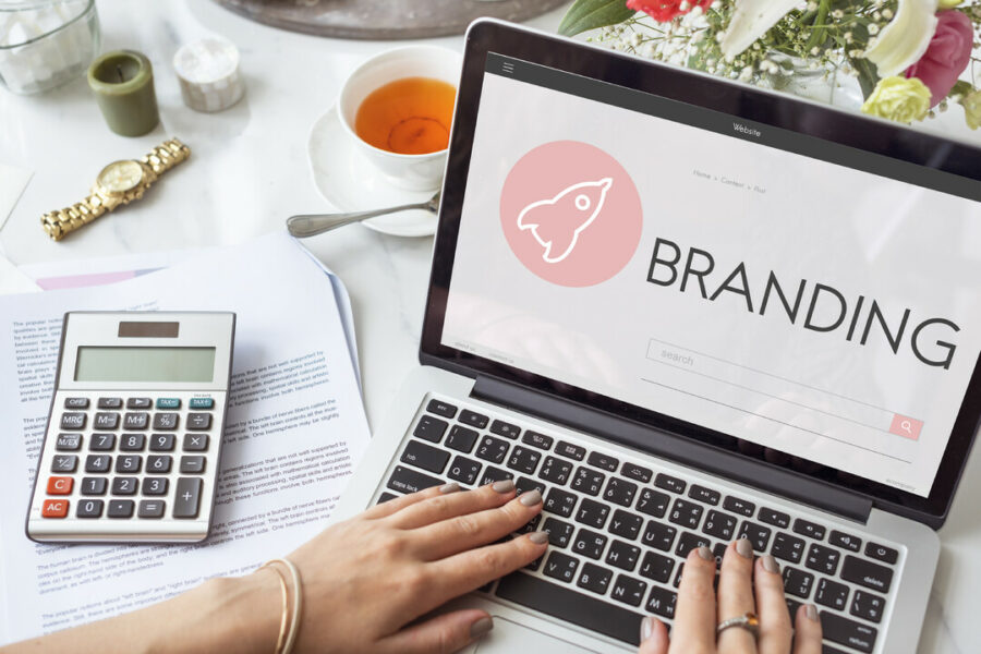 l’importance du personal branding, en montrant comment construire une marque personnelle forte grâce à une communication authentique, une présence en ligne cohérente, et des interactions stratégiques pour atteindre vos objectifs professionnels et personnels.