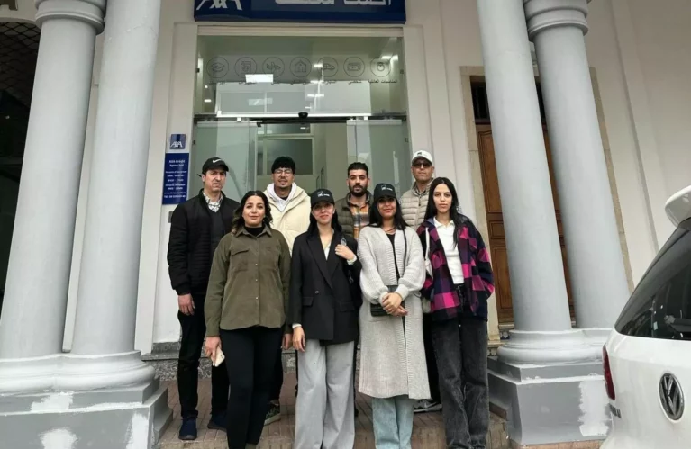 Pour accompagner l’ouverture de sa nouvelle agence à Salé, AXA Crédit a déployé une campagne de street marketing dynamique. L’opération a mobilisé des équipes terrain, des supports de communication personnalisés et des animations interactives afin d’attirer les passants, valoriser l’image de marque et générer du trafic vers le point de vente.