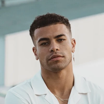 Solutions et plateformes de chatbots IA Chez AI 2MAG, nous vous proposons une gamme complète de solutions de chatbots IA pour répondre à tous vos besoins. Que vous cherchiez à améliorer votre service client, à booster votre marketing digital, à optimiser vos ventes ou à offrir un support technique de qualité, nos chatbots sur mesure sont là pour vous aider.