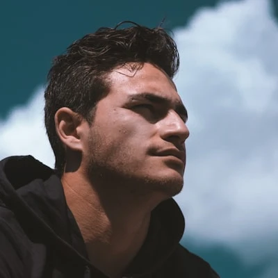 Solutions et plateformes de chatbots IA Chez AI 2MAG, nous vous proposons une gamme complète de solutions de chatbots IA pour répondre à tous vos besoins. Que vous cherchiez à améliorer votre service client, à booster votre marketing digital, à optimiser vos ventes ou à offrir un support technique de qualité, nos chatbots sur mesure sont là pour vous aider.