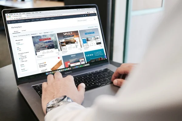 10 Étapes Puissantes pour Concevoir une Stratégie Digitale Collaborative Efficace